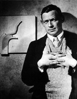 Алвар Аалто (Hugo Alvar Henrik Aalto) в 30-е годы Алвар Аалто (Hugo Alvar Henrik Aalto) в 30-е годы