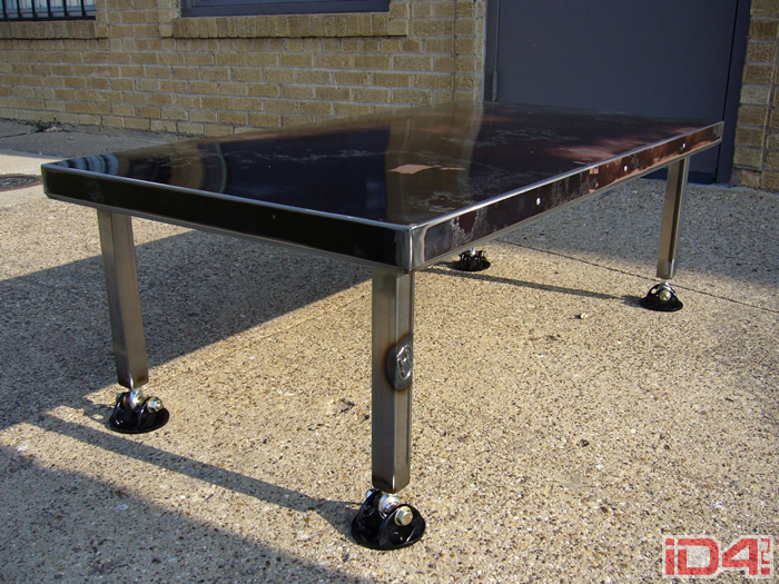 Столики американского бизнесмена Джоэля Хестера (Joel Hester) Столики американского бизнесмена Джоэля Хестера (Joel Hester)