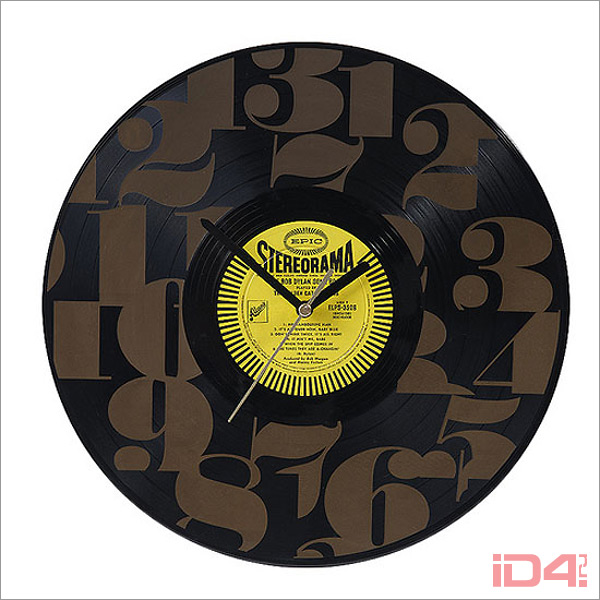 Часы, сделанные из старых виниловых пластинок в австралийской компании Like Minded Studio™