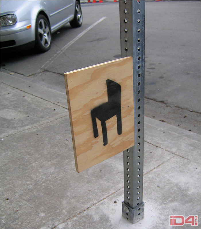 «Знаковая» уличная скамейка дизайнера из Лос-Анджелеса Кена Мори (Ken Mori)
