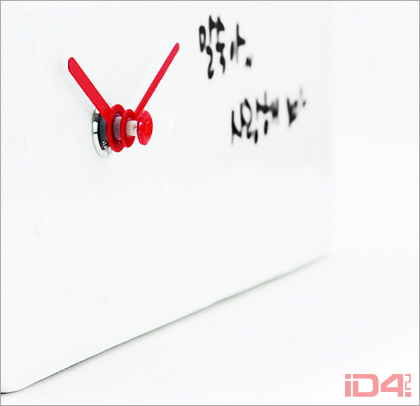 Часы Memo clock производства южнокорейской компании Thehaki Часы Memo clock производства южнокорейской компании Thehaki