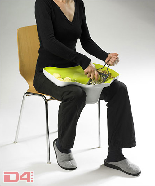Наколенный поднос для приготовления салатов словацкого дизайнера Томаса Крала (Tomas Kral) Наколенный поднос для приготовления салатов словацкого дизайнера Томаса Крала (Tomas Kral)