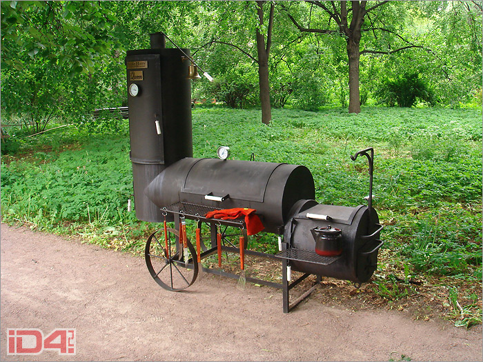 Барбекю-гриль-смокер «Королева», который находится в частном клубе в Ближнем Подмосковье Барбекю-гриль-смокер «Королева», который находится в частном клубе в Ближнем Подмосковье