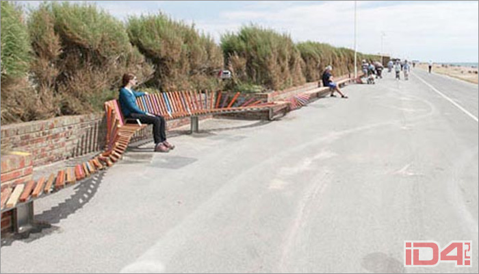 Длиннейшая британская скамья Littlehampton’s, спроектированная лондонской студией Studio Weave и построенная с помощью учеников младших классов одной английской школы Длиннейшая британская скамья Littlehampton’s, спроектированная лондонской студией Studio Weave и построенная с помощью учеников младших классов одной английской школы